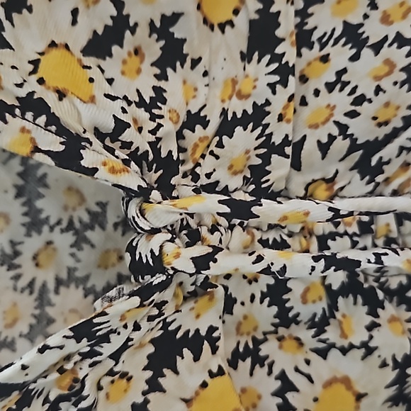 AE Cropped Floral Tee - XS - Picture 4 of 7